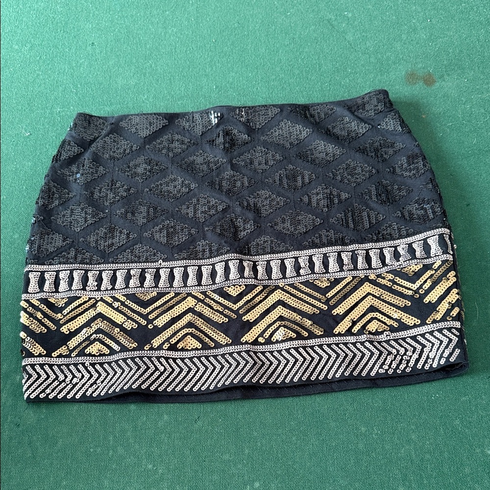 Express Black and Gold Geometric Mini Skirt.  CAJA # 1.‎ D